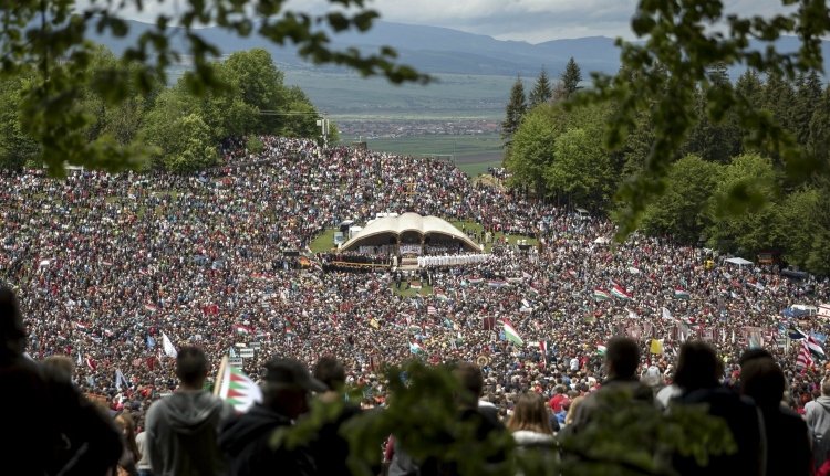 A jógát védi az UNESCO, a csíksomlyói zarándoklatot nem