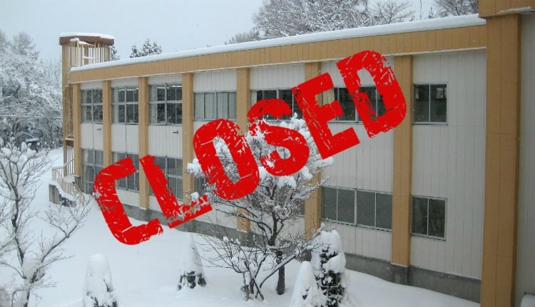 Hol nem kell iskolába menni hétfőn?