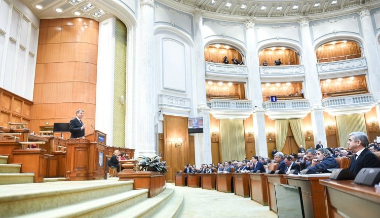 Iohannis: a Btk.-módosítás visszavonása kevés, az előre hozott választás sok