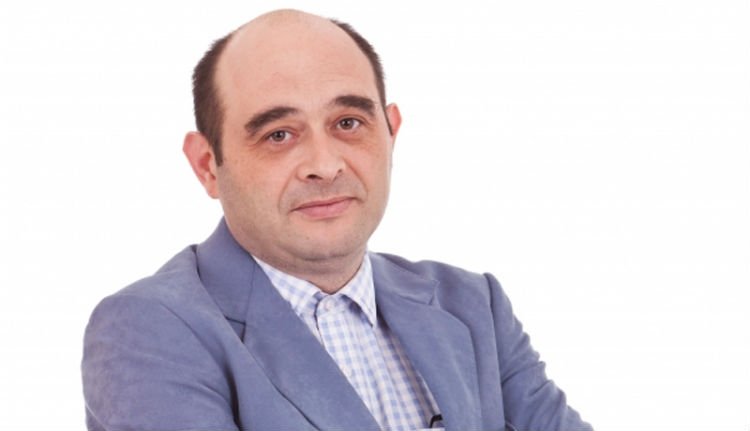 Te csak egy ügyész vagy, hé!