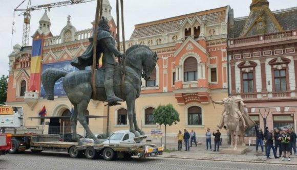 Élőlánccal követelik Szent László „bevonulását” a nagyváradi főtérre