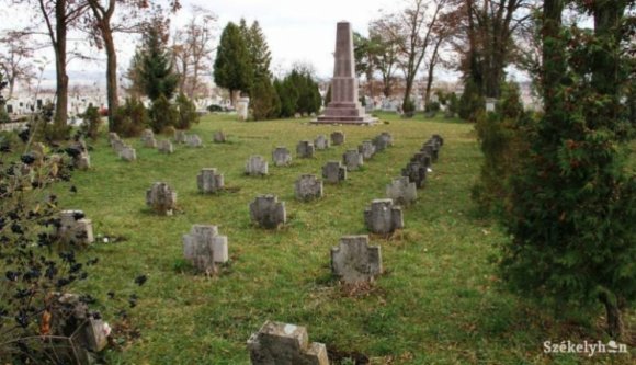 Most a sepsiszentgyörgyi hősök temetőjéből kreálna ügyet a románok fóruma
