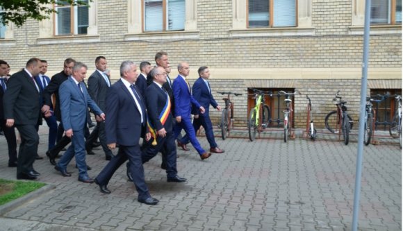 Klaus Iohannis végigmasírozott Kolozsvár központján