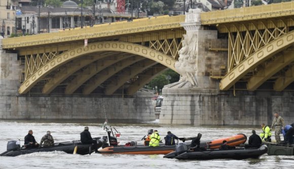 Őrizetben a turistahajót hét másodperc alatt hullámsírba küldő hajó ukrán kapitánya (VIDEÓval)