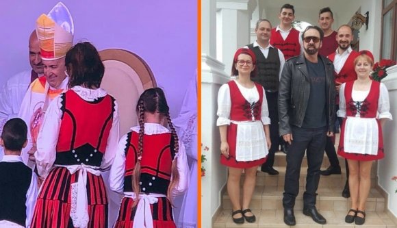 A pápa a székelyeknél misézett, a morcos Oscar-díjas a torockószentgyörgyieknél ebédelt