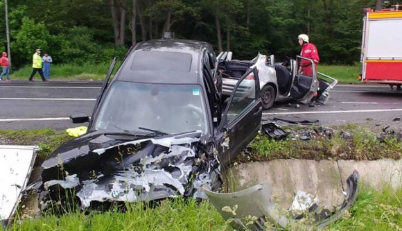 Totálkárosra zúzta egymást két autó Brassó közelében