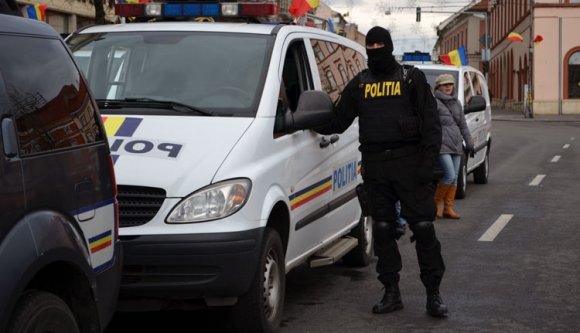 Forrong a rendőrség: a rendőrgyilkos és a belügyminiszter fejét is követelik