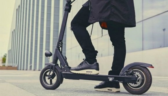 Most akkor a járdán vagy az úttesten közlekedjenek az elektromos rollerekkel?