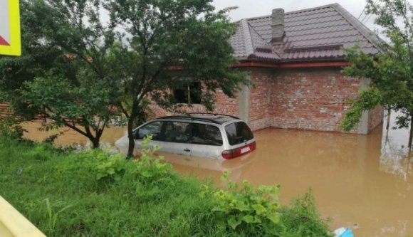 Készültségben az ország: bármennyire is elegünk van már az esőből, egymást érik a riasztások