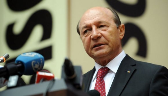 Szorul a szekushurok: egyre több részletet ásnak elő Băsescu állítólagos besúgói múltjáról