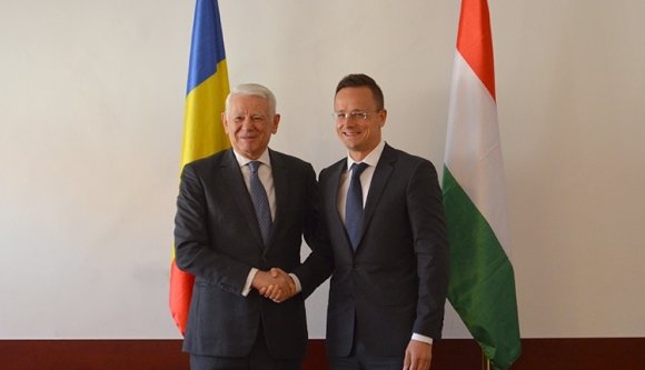 Tudomásul vette Szijjártó, hogy a román kormány átvenné a temetőt