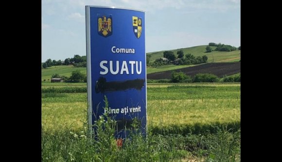 Nini, itt egy maghiar felirat, mázoljuk csak be hamar!