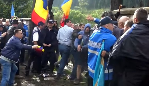 Bukarestben gutaütést kapnak: Magyarország elvárja az úzvölgyi temető visszaállítását eredeti állapotába