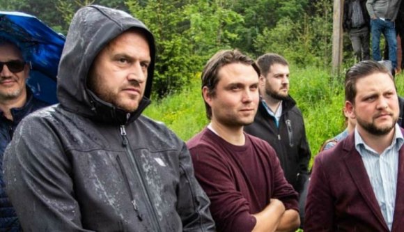 Az úzvölgyi sírgyalázók helyett az élőlánc szervezőit büntette meg a csendőrség