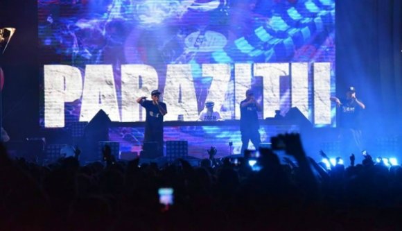 „Ha már nem áll fel, állj rendőrnek” – sértődés és per lett egy szókimondó dalszöveg eredménye