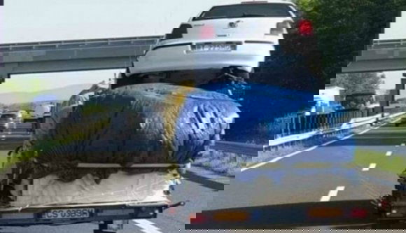 Mégis mit reggelizhetett az a román sofőr, aki így vágott neki a magyarországi autópályának?