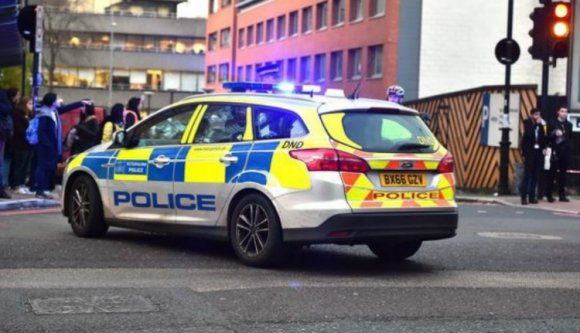 Román hajléktalanokra gyújtottak egy improvizált sátort Londonban