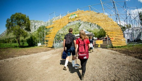 Garantáltan jobb kedve lesz a Double Rise pörgős fesztiválhimnuszától (VIDEÓ)