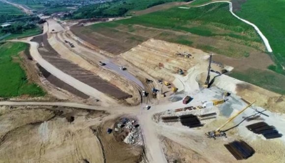 Annyira sürgős lett, hogy esti műszakra fogja az autópálya-építőket a miniszter