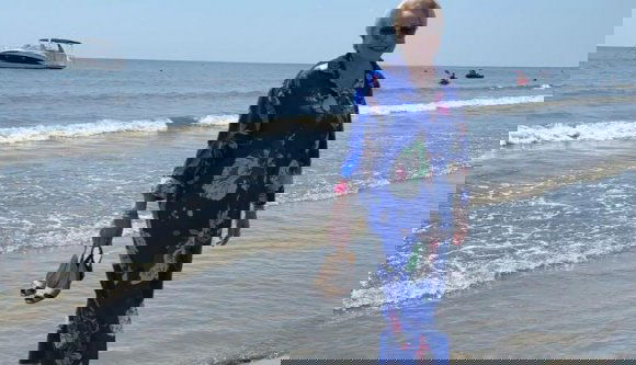 Így szórakozott önfeledten és próbálta lazának tűnve népszerűségét feltornászni Dăncilă kormányfő a román tengerparton (VIDEÓval