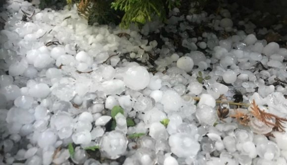 Jégesők színesítik ezt a szép júliusi hétfőt