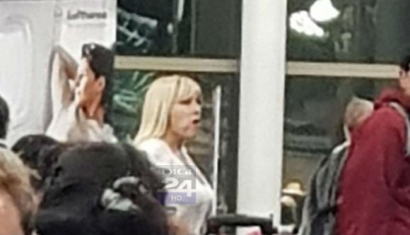 Hoppá: a külföldre szökött exminiszter, Elena Udrea suttyomban hazatérhetett Romániába