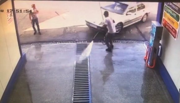 Ezt az autóbalesetet tényleg csak az erős idegzetűek nézzék meg! (VIDEÓval)