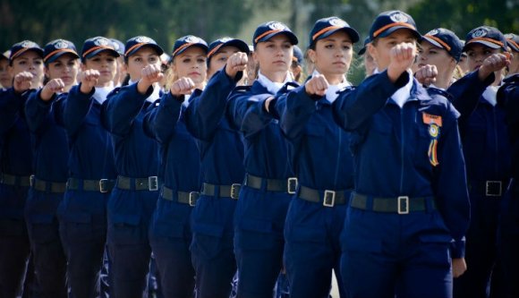 Igencsak kemény legénynek kell lennie annak, aki román rendőrnek akar állni