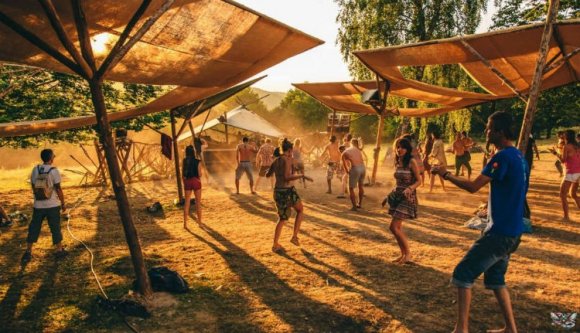 Hogy mik vannak: drogot találtak a rendőrök egy székelyföldi fesztiválon