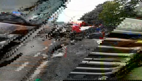 Óvatlanul kezdett előzésbe egy kisbusz vezetője Nagyvárad közelében – több utasa is meghalt