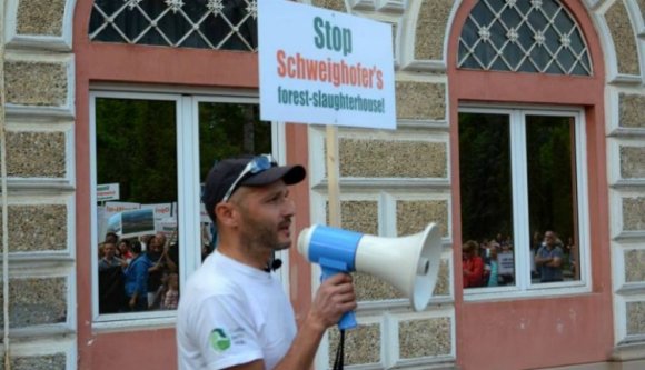 Macska-egér harc a Schweighofer ellen – Perköltségre várnak adományokat (FRISSÍTVE)