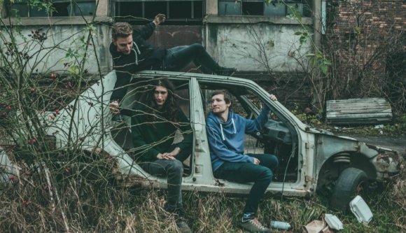 Sétára hív A Csajod – hallgassa meg nálunk a kolozsvári zenekar bemutatkozó kislemezét (VIDEÓval)