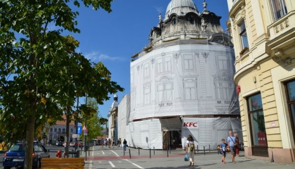 Búcsút int Kolozsvár a belvárost tömény sültcsirkeszaggal elárasztó KFC-nek