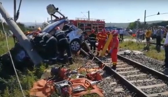 Túlélte a férfi, aki vonat elé hajtott Nemeszsukon