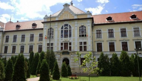 Dorin Florea megint kelti a feszültséget Vásárhelyen: elvenné a katolikusok iskolaépületét