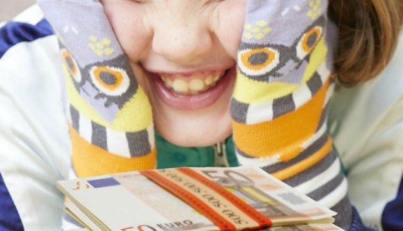 Kirabolta szomszédait egy 10 éves kislány a játszótérről hazafelé menet