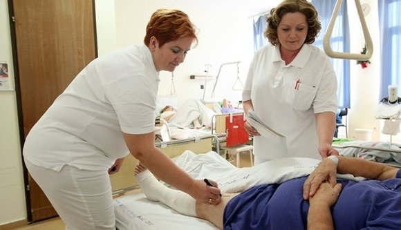 Stopperóra indul: ennyit fizetnek az orvosok, akik megvárakoztatják a betegeket