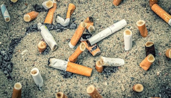 Lyukat égethet a pénztárcájába, ha eldobja az utcán a cigicsikket!