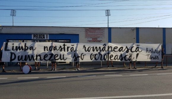 Isten nem oltalmazhatja meg a román nyelvet a medgyesi stadionban, és kész