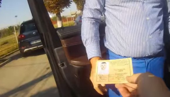 Akkora lóról beszélt az őt megbüntető rendőrrel a PSD-s tanácsadó, hogy Kincsem a kanyarban sincs hozzá képest