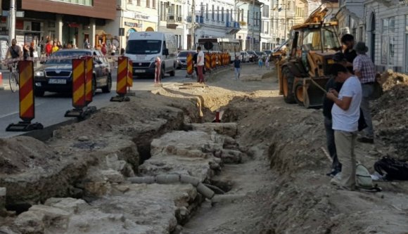 Most akkor üveg utakon fogják csapatni a kolozsvári autósok vagy mi?