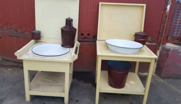 Elég sok romániai polgár hiába szeretne a saját otthonában kimenni a fürdőszobába vagy a vécére