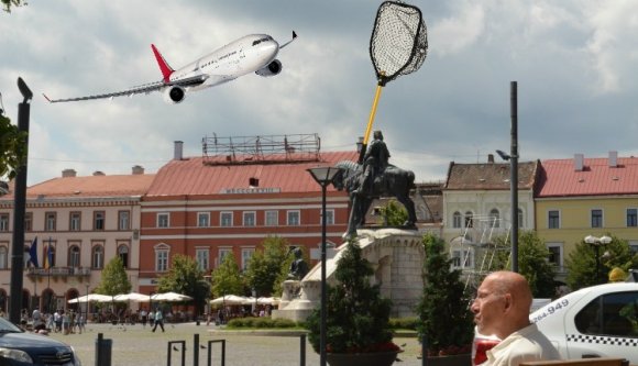 „Kolozsvár nem krumpliföld, hogy repülőgépek százai röpködjenek fölötte!”