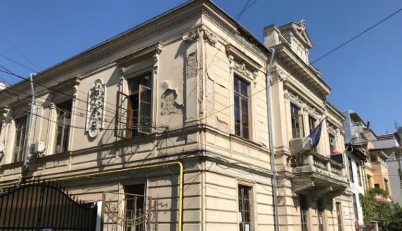 Sírva röhögünk: így néz ki a műemlékek restaurálásáért felelős román hatóság székháza
