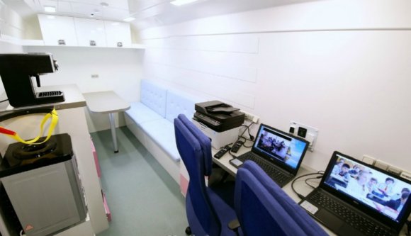 Nincs kedved iskolába járni? Sebaj, majd az iskola jár hozzád – de szó szerint!