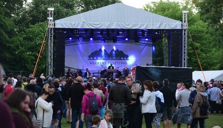 Mutatjuk, miért érdemes udvari bolondnak állni a hétvégi Várkert Fesztiválon!