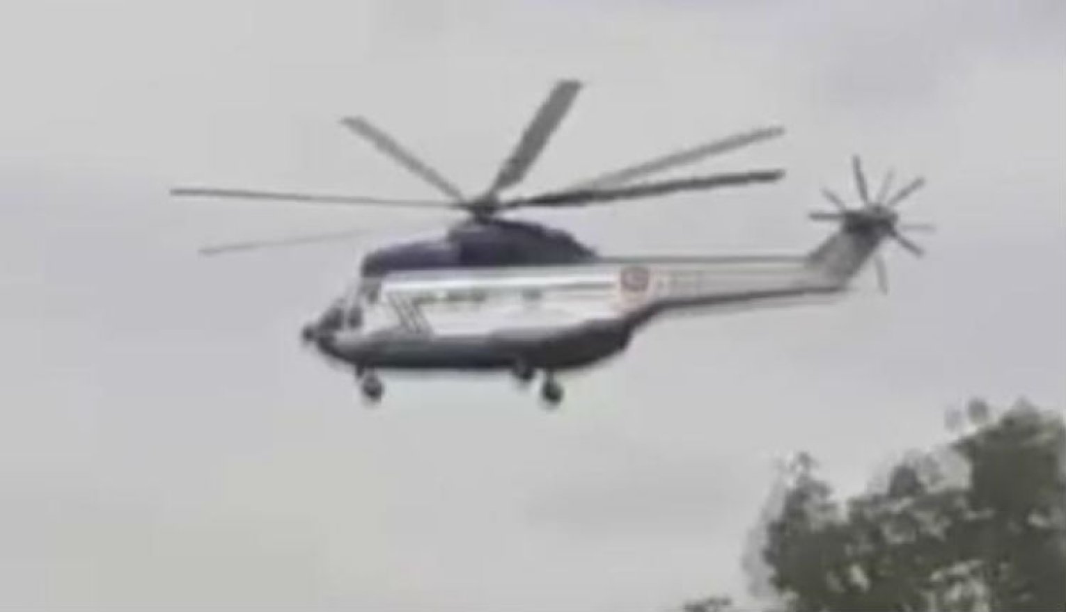 Helikopterrel vitte a kenőpénzt az ismert üzletember – pénteki hírmix
