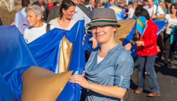 Trükkös önkormányzatok: ingyen telek, ingyen lakás fiataloknak