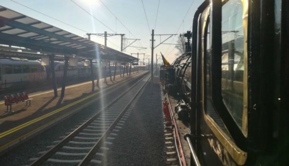 Vonat gázolt halálra egy fiatal srácot a Székelyföldön