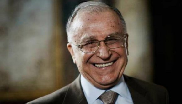 Megbukott a PSD-kormány, erre nem kiengedik Iliescut a kórházból?